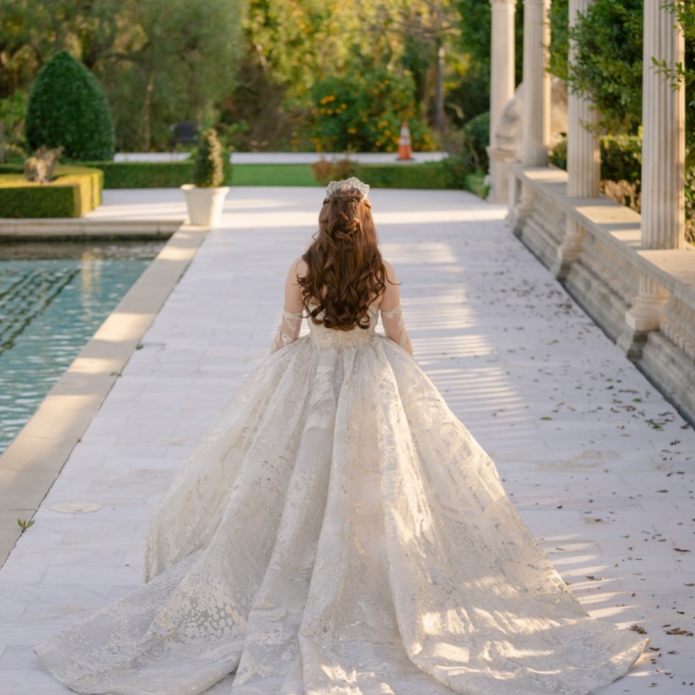 Wedding dress - Picture 3 of 3